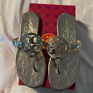 New with box Tory Burch Miller sandals gold metallic wrinkled leather sz 9